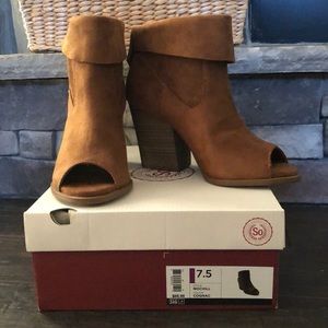 SO Booties Women's Size 7.5‎ Brown Cognac Peep Toe